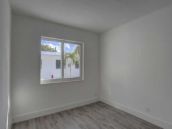 4th image of 21 SW 6th Ave #1