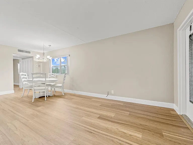 723 Flanders Dr #P — Photo 11