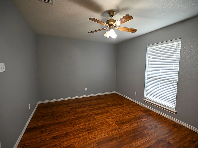 2951 N Trinity St — Photo 11