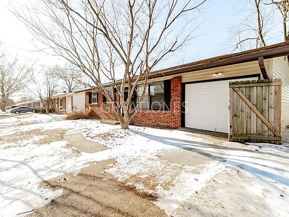 3rd image of 1221 Highmont Dr