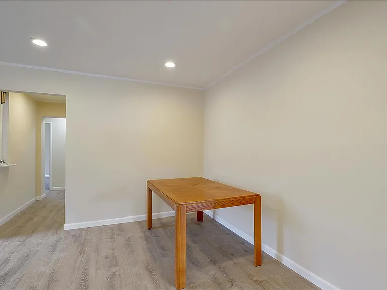 556 Anita Ln — Photo 6