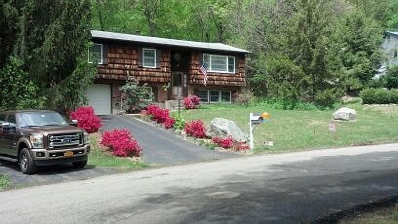 2nd image of 5 Overlook Dr