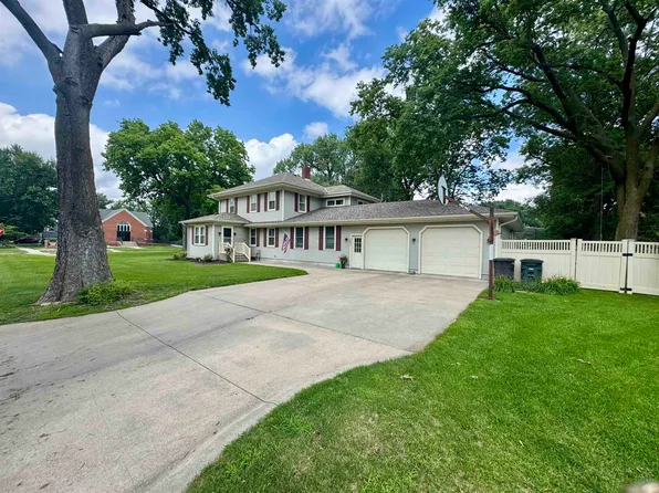 202 E 9th St, Hastings, NE 68901