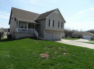 917 S Westover Rd, Belton, MO 64012