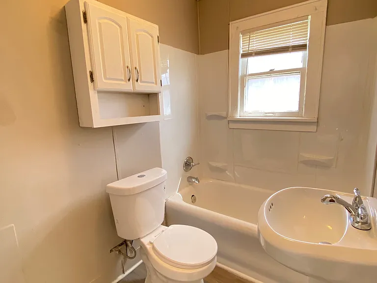 1345 SW 27th St — Photo 12