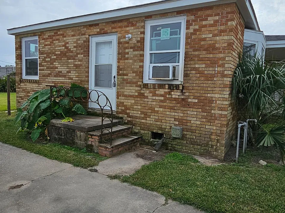 1755 Ridgefield Ave