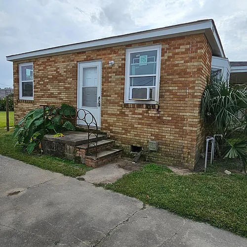 1755 Ridgefield Ave Photo 1