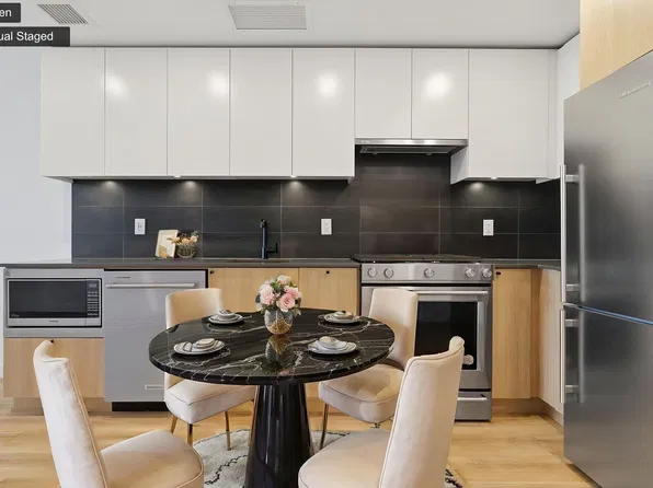 648 Lea Ave #407, Coquitlam, BC V3J 4H4