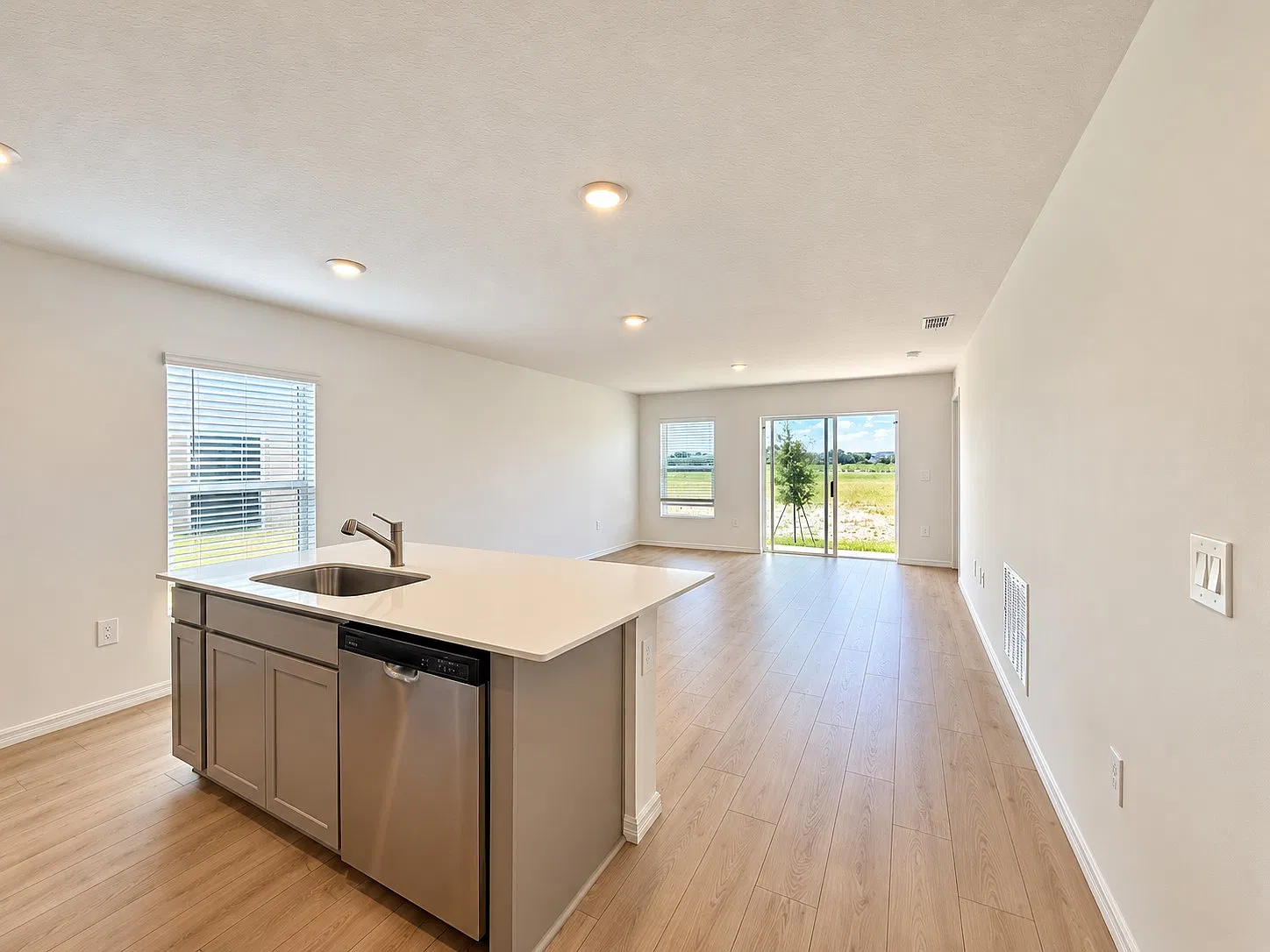 3 bed, 1223 sqft, $1,600 — Photo 3