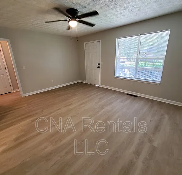 215 Green Acre Ln #B — Photo 3