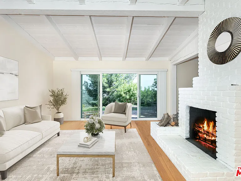 2536 Roscomare Rd — Photo 2