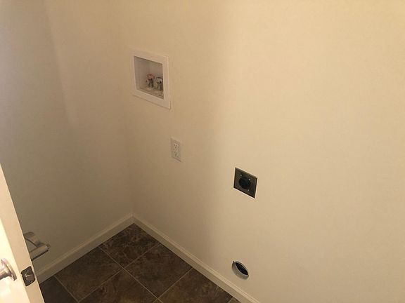 4th image of 7 Duggins Dr