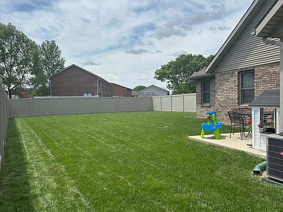 3rd image of 668-670 Armand Dr #2