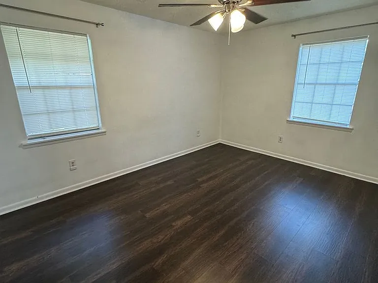 210 Meredith St — Photo 11