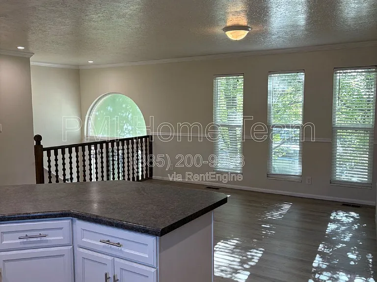 6068 S 2850 W — Photo 8