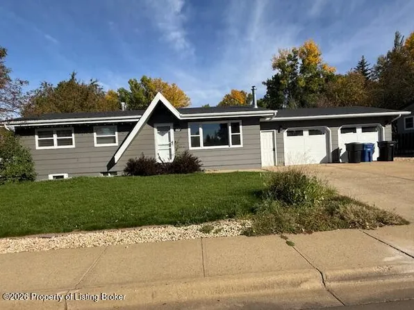 867 Franklin St, Dickinson, ND 58601