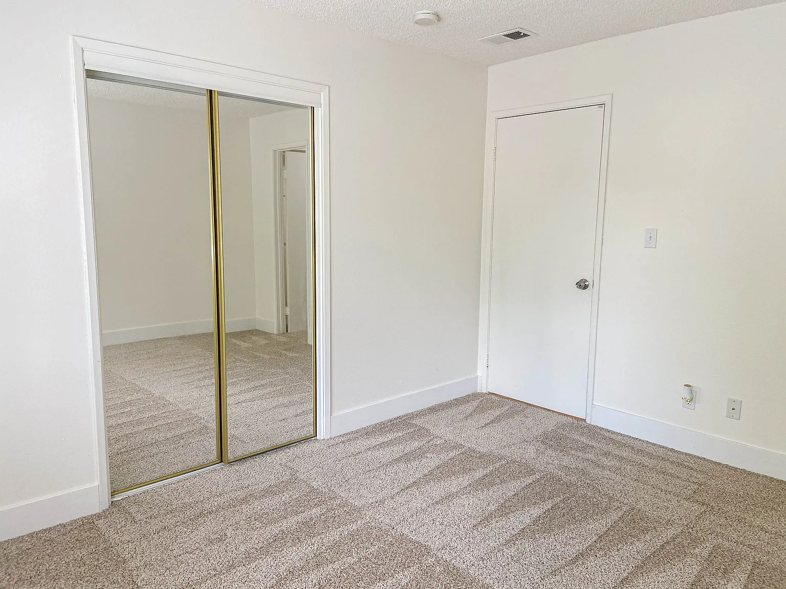 Northrop Woods Apartments — Photo 4