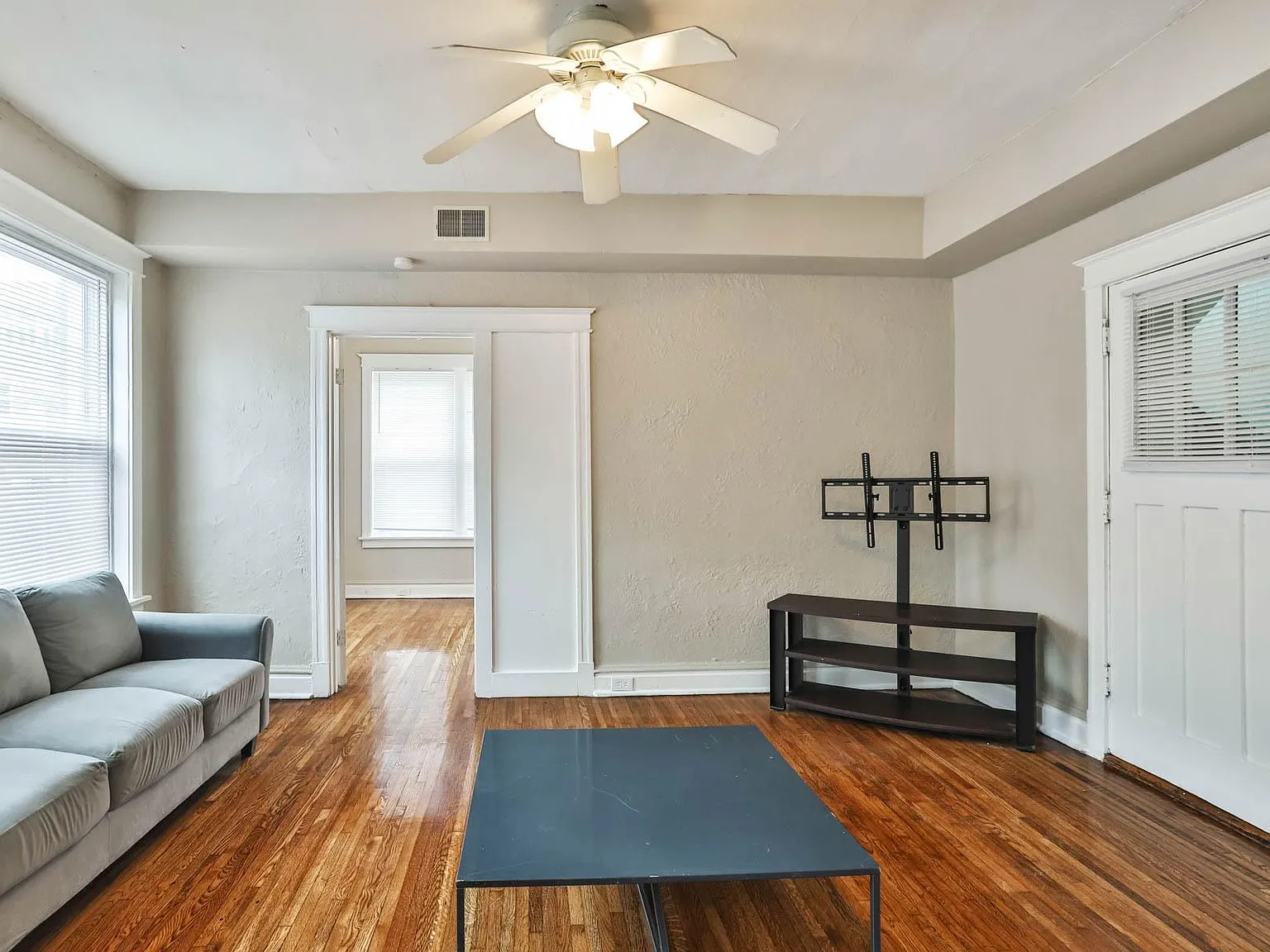 2 bed, 1250 sqft, $1,895 — Photo 4