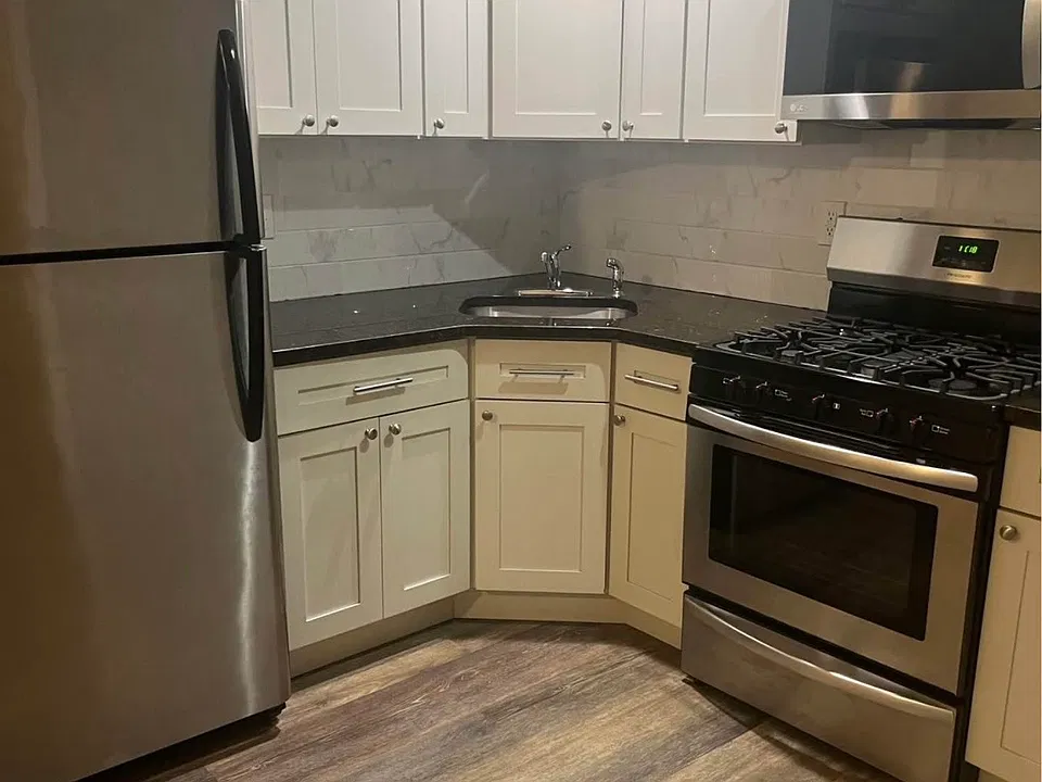 33 W 19th St #5