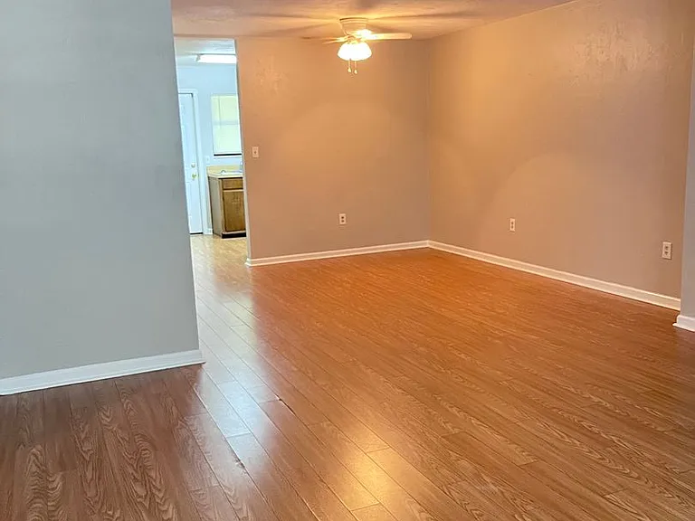581 Holyoke Ct — Photo 5