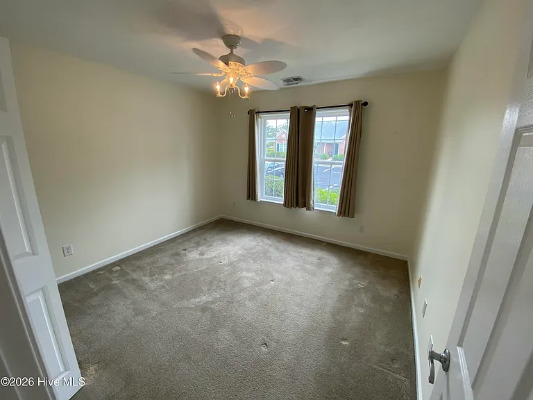 1041 Bridgeport Way — Photo 3