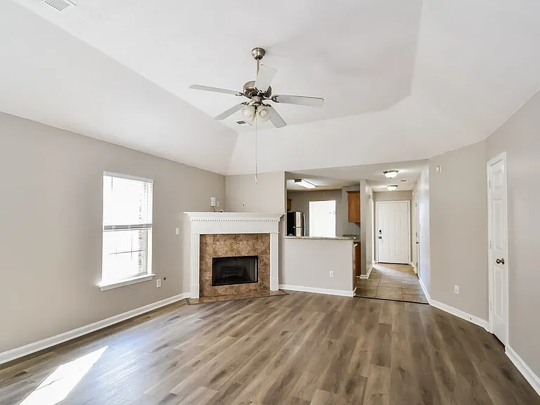 7862 Fallstone Rd — Photo 5