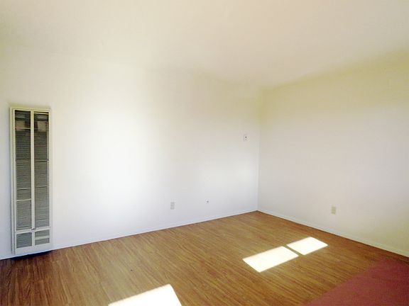 2nd image of 302 Artist Rd APT 4