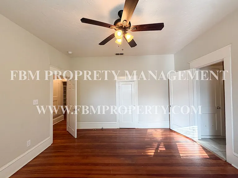 604 W Knox St — Photo 15