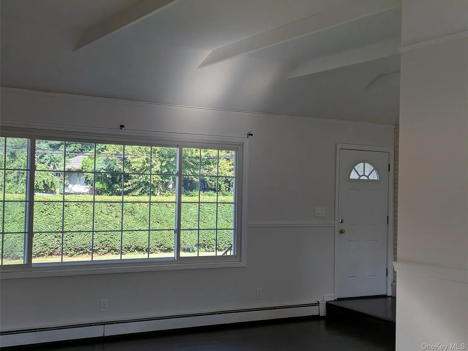6 bed, 1.0 bath, 1260 sqft, $3,700 — Photo 3