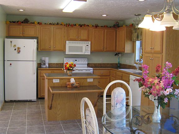 Look at all those cabinets