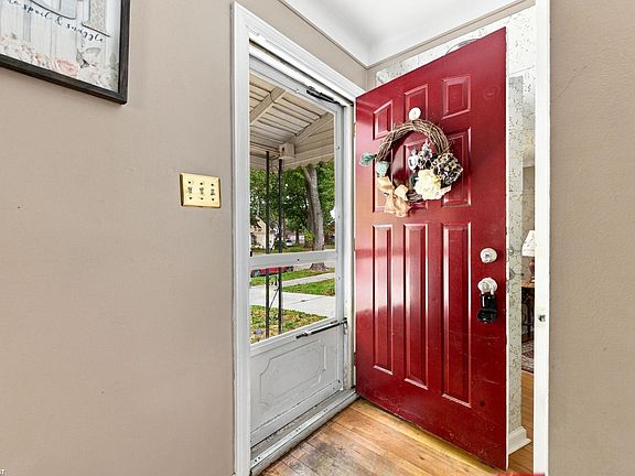 2nd image of 2119 Hampton Rd