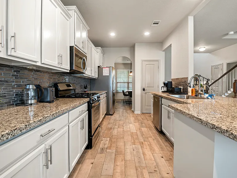 7015 Windy Run Ct — Photo 10