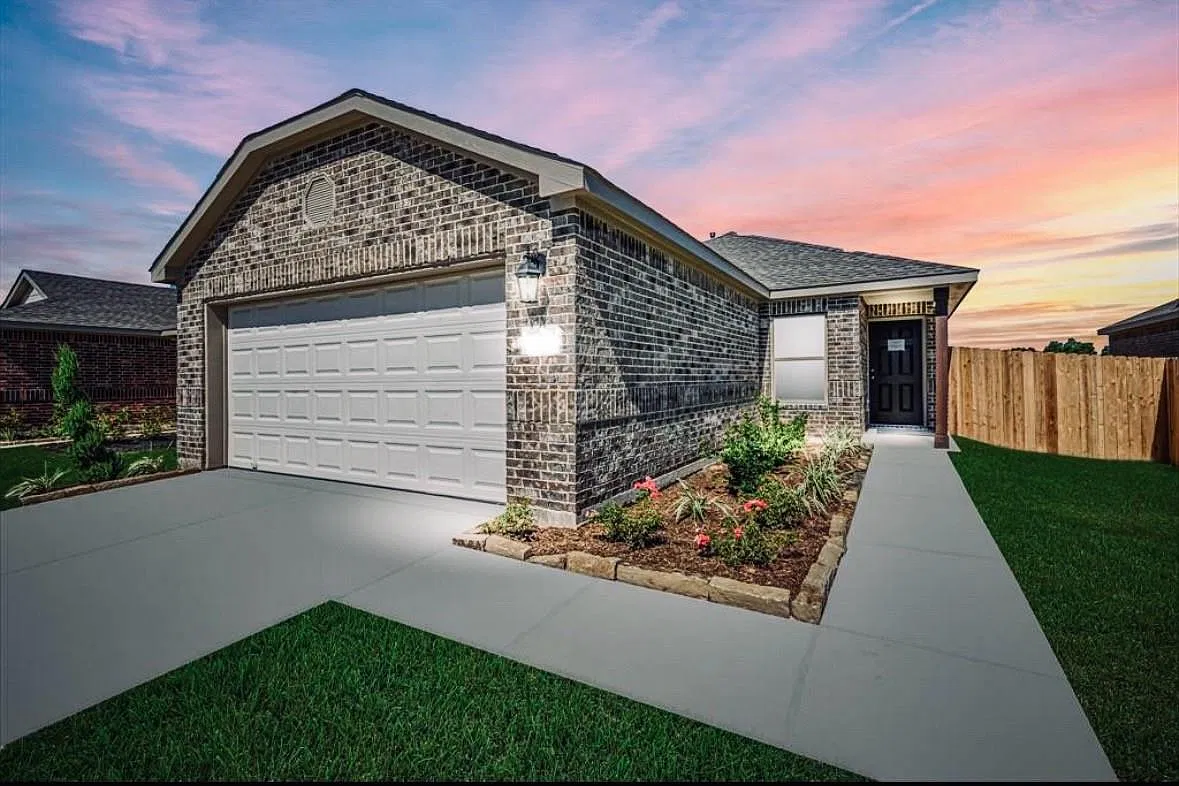 3 bed, 2.0 bath, 1248 sqft, $2,200 — Photo 1