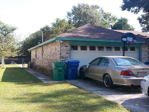 3rd image of 1588 Woodlawn Dr