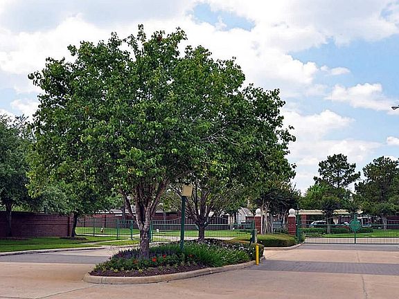 4th image of 4114 Cambry Park