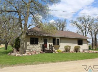 400 1st St, Trosky, MN 56144