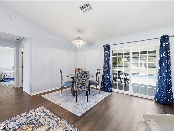 5th image of 801 SW 11th Pl