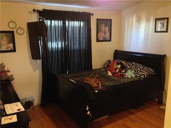 3rd image of 2626 Coronado Ave