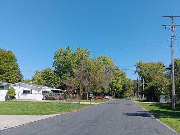 4th image of 2955 Welland Dr