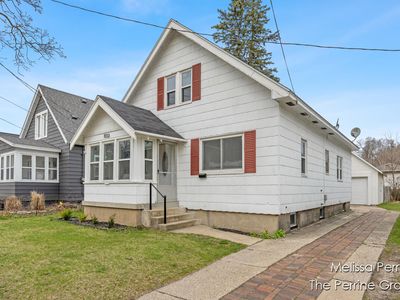 1033 Woodrow Ave NW, Grand Rapids, MI, 49504