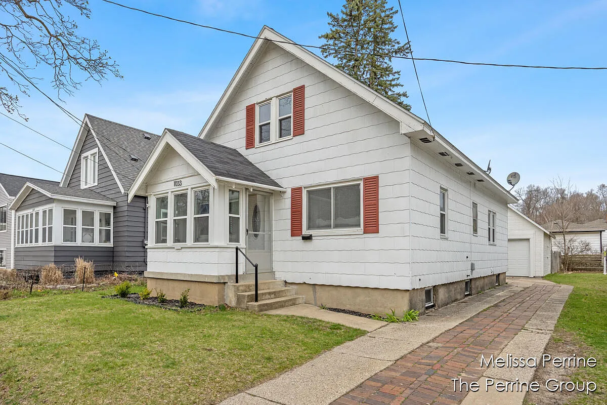 1033 Woodrow Ave NW photo 1