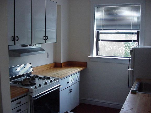 2nd image of 4515 Maryland Ave APT 311