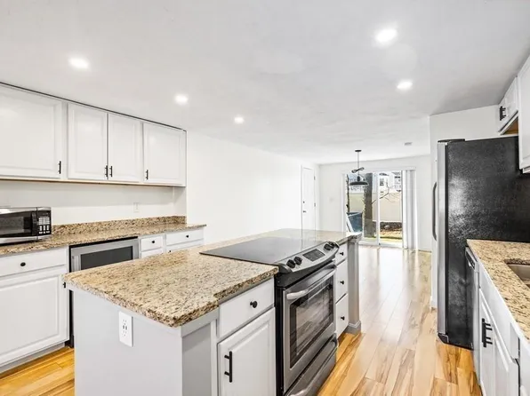 46 Rhodes Cir, Hingham, MA 02043