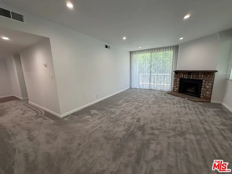 14315 Riverside Dr #210 — Photo 3