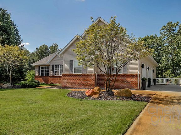 3rd image of 4552 Serry Dr