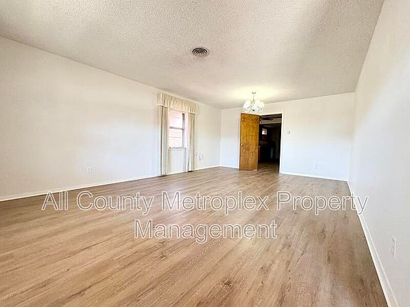 2nd image of 10235 Chesterton Dr