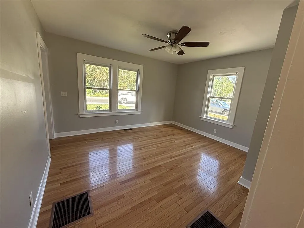 3 bed, 902 sqft, $1,800 — Photo 4