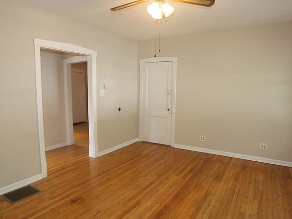 3rd image of 3563 W Henderson St #3571-1