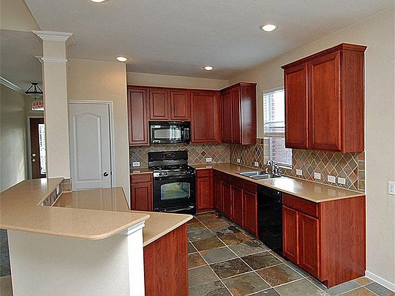 5th image of 19439 Suffolk Hollow Ln