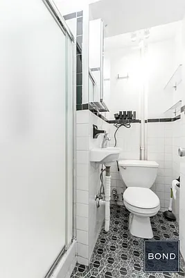 Rented by Bond New York | media 16